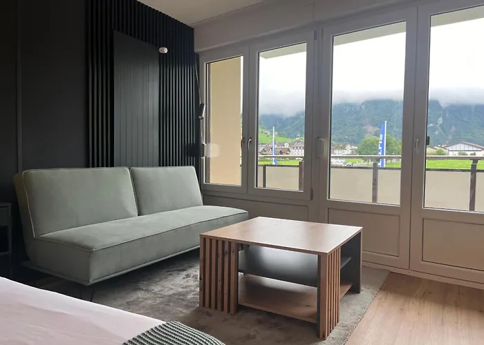 Titlis Alpine - Close To Cable Car - Nahe Der Gondel *