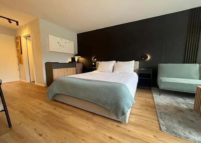 Titlis Alpine - Close To Cable Car - Nahe Der Gondel